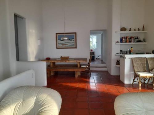 Et opholdsområde på Casa Grega em Angra dos Reis com Piscina e Vista Espetacular