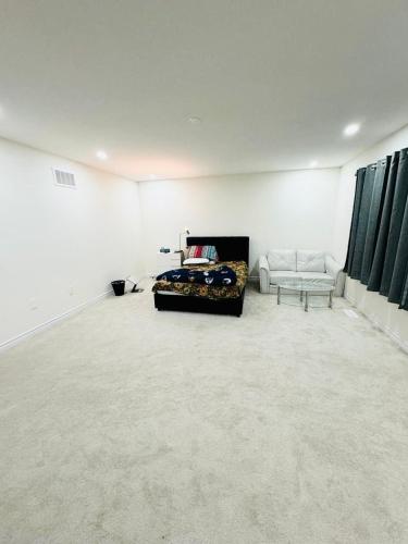Niagra Falls Luxury Master Bedroom