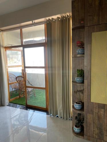 a room with a window with a view of a patio at The Retreat in Jhunjhunūn