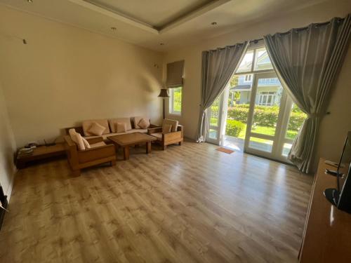 Posezení v ubytování Villa Phan Thiết Gần Biển