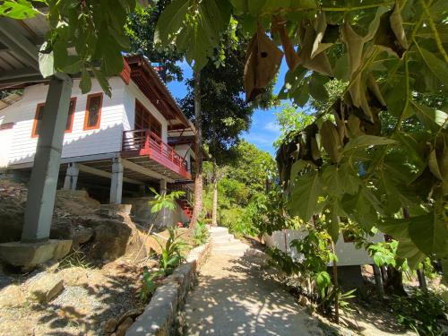 a house with a pathway leading up to it at White Rose Guesthouse in Koh Rong Island
