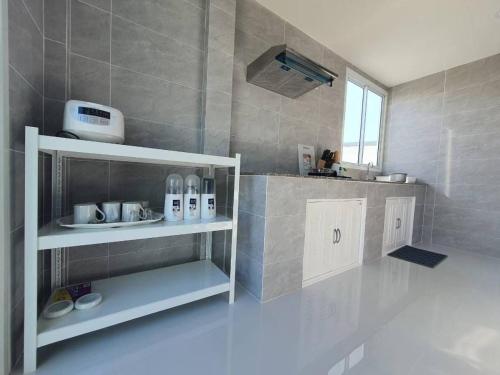 Køkken eller tekøkken på Sea.Teepakpoolvilla