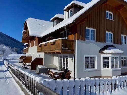 Apartment by the ski slope