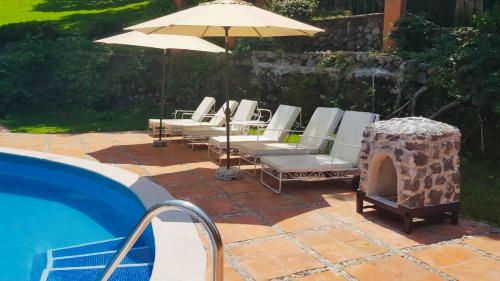 Villa Colonial los Sabinosの敷地内または近くにあるプール