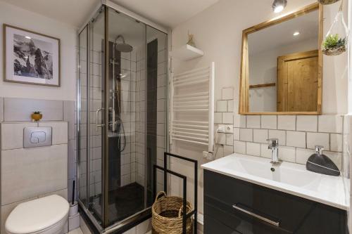 Le Cham 106 Modern Studio in Central Chamonix | Walk to Ski Lift & Town Center - Happy Rentals