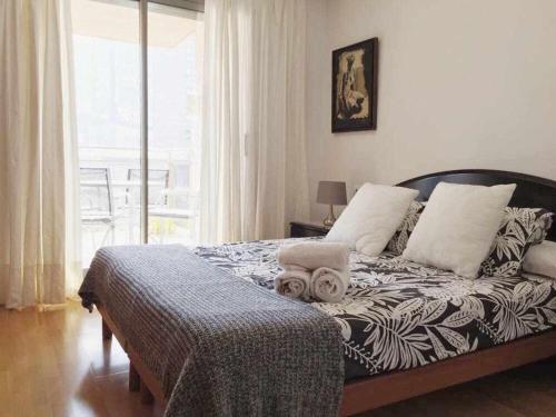 a bedroom with a bed and a window with a view at Apartamento en Av de Francia y CArtes y Ciencias in Valencia