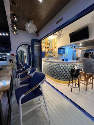 Lounge nebo bar v ubytování Fantastic Karon Beach guest house