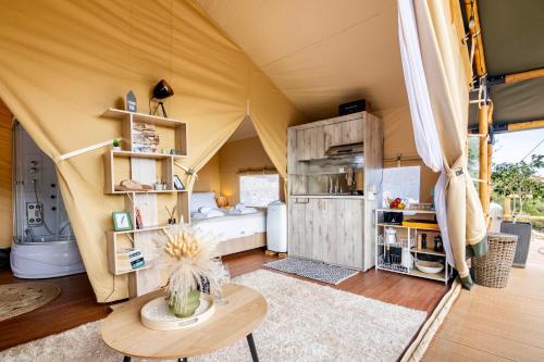 Η κουζίνα ή μικρή κουζίνα στο Civara Chalet - Private Glamping in nature with Jakuzzi