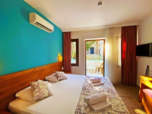 En eller flere senge i et værelse på Zehra Tatil Köyü- Halal All Inclusive