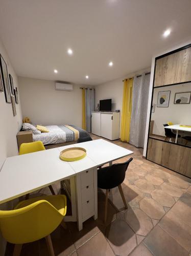 a room with a bed and a desk and chairs at Cabanon provençal in Rochefort-du-Gard