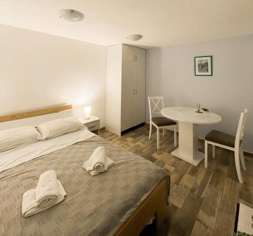 Postel nebo postele na pokoji v ubytování Studio Ricardo, Opatija