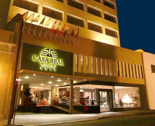 un hotel Casablanca con un cartel en la parte delantera en Casa Real Hotel en Salta