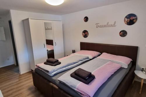 Un pat sau paturi într-o cameră la Bergzeit