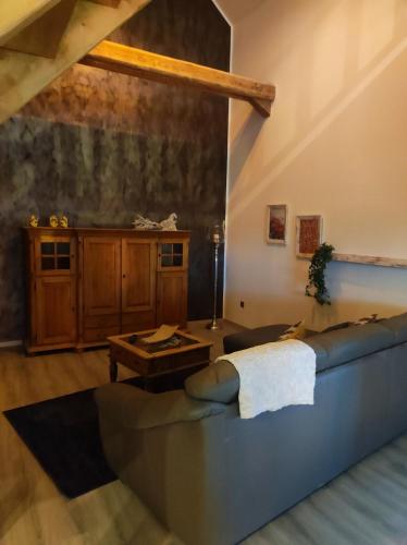 a living room with a couch and a table at Ferienwohnung zum Getreidelager in Schwarzenbach an der Saale