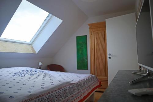 Un pat sau paturi într-o cameră la Ferienwohnung Greiten