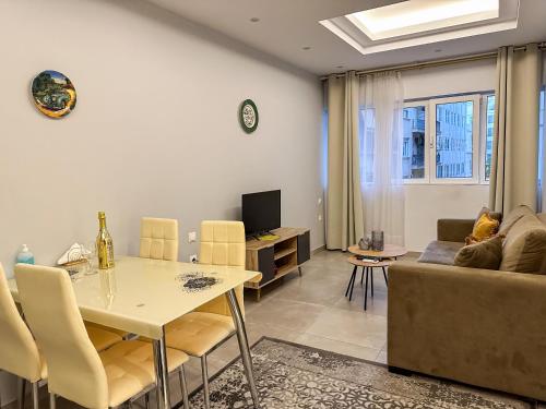 Contemporary & Spacious Renovated Apartment, DT Syntagma, /Touristic Area