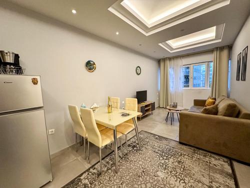 Contemporary & Spacious Renovated Apartment, DT Syntagma, /Touristic Area