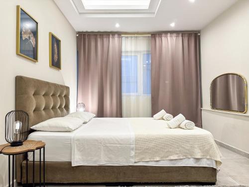 Contemporary & Spacious Renovated Apartment, DT Syntagma, /Touristic Area