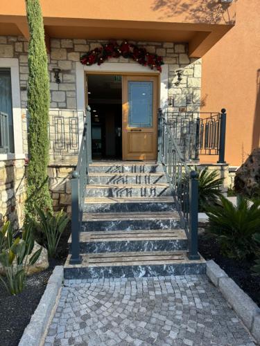 a front door of a house with areath on the door at KUCA URLA in Urla