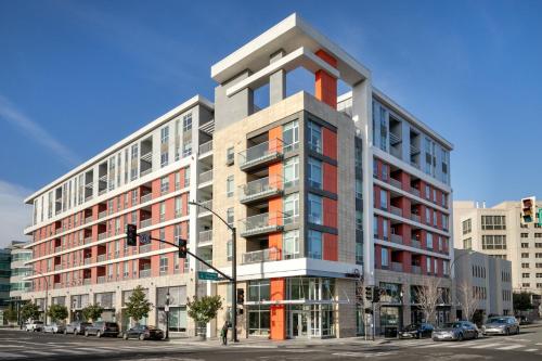 a tall building on a city street with a traffic light at Redwood City 1BR w Gym WD next to Caltrain SFO-1046 in Redwood City