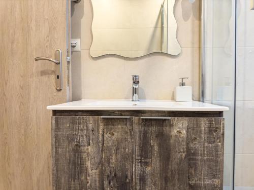 Glamorous & Spacious Renovated Apartment, Syntagma, DT Athens