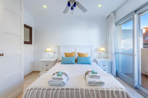 797 HOLIDAY RENTALS- Renovado piso en el paseo maritimo fuengirola