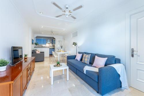 797 HOLIDAY RENTALS- Renovado piso en el paseo maritimo fuengirola