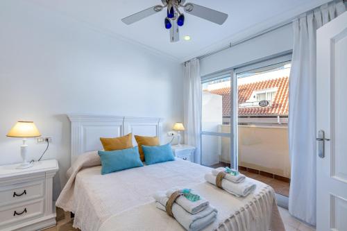 797 HOLIDAY RENTALS- Renovado piso en el paseo maritimo fuengirola