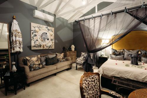 Katil atau katil-katil dalam bilik di Safari Moon Luxury Bush Lodge