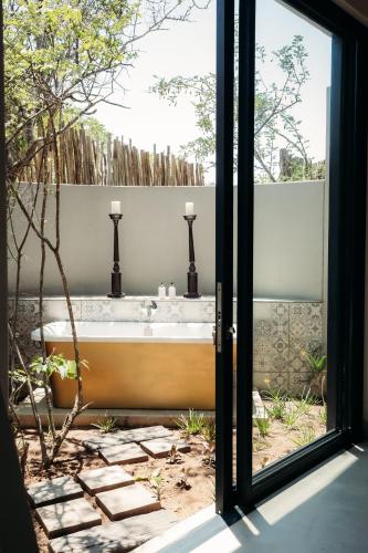 Balkoni atau teres di Safari Moon Luxury Bush Lodge