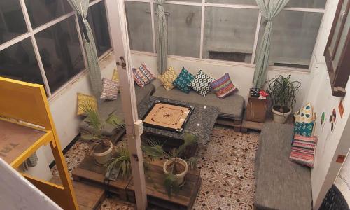 Posezení v ubytování Raahi Backpacker's Hostel
