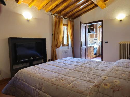 a bedroom with a bed and a flat screen tv at Lilium Domus in Florence