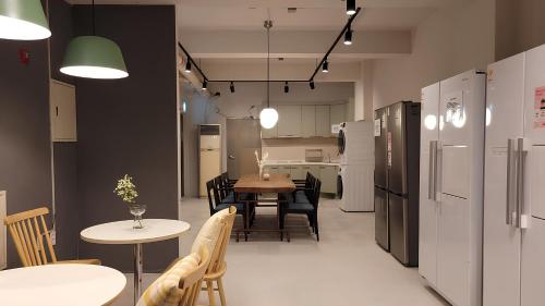 a kitchen and dining room with a table and chairs at SSH Icon Hostel in Seoul