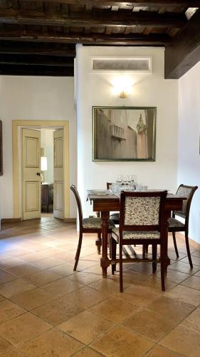 Trevi fountain apartment