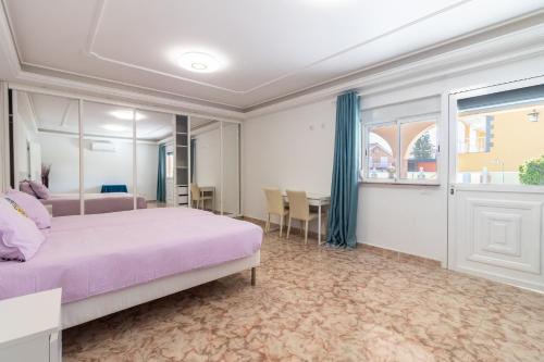 Postel nebo postele na pokoji v ubytování Flatguest Sonneland Suite