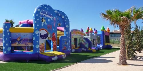 a childrens play park with a colorful playground at Mobil home neuf 4/6 P dans camping 4*- L'Almanarre Hyères - Idéal JO 2024 PACA in Hyères