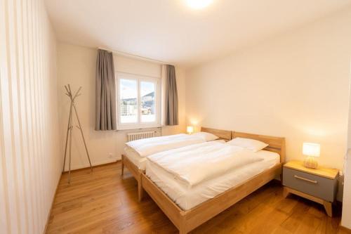 Llit o llits en una habitació de Idyllic apartment in St. Moritz