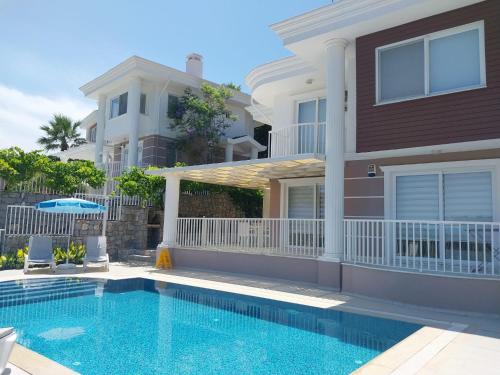 Πισίνα στο ή κοντά στο Villa Lycia