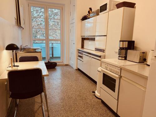 Η κουζίνα ή μικρή κουζίνα στο Berlin HOME Central Bright Quiet