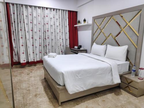 Ένα ή περισσότερα κρεβάτια σε δωμάτιο στο Premium Apartment in Hiranandani Powai by Maxxvalue - Chitranjan
