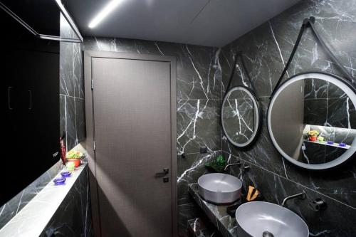 Luxury apt for Friends & Family, at Mitropoleos