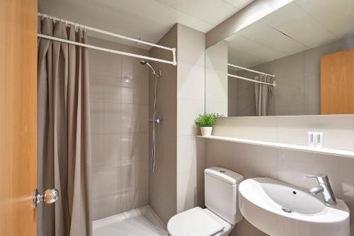 a bathroom with a toilet and a sink and a shower at BBarcelona Plaça Universitat Flat in Barcelona