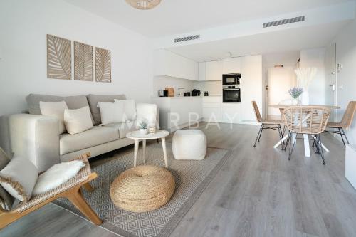 a living room with a couch and a table at Apartamento El Sueño in Jávea