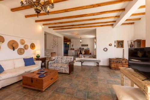 Χώρος καθιστικού στο Harborview Sunset Serenity Villa