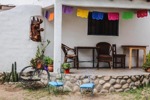 a house with chairs and a table in front of it at La Casa de Vero in Cachí