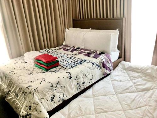 Een bed of bedden in een kamer bij 10F Central location & Near Airport