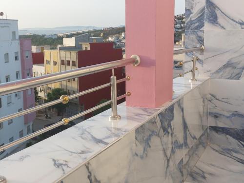 einen Blick vom Balkon eines Gebäudes in der Unterkunft Tanja balya 21 in Tangier