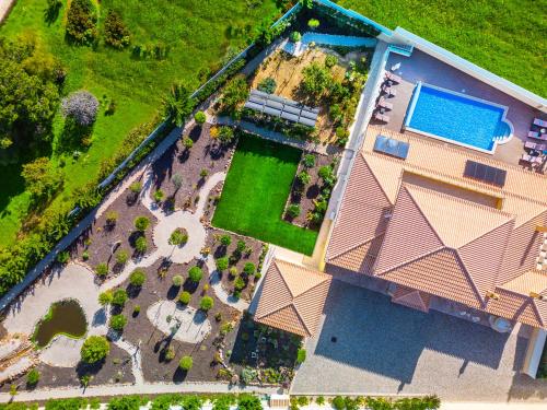 Villa Golden Bay - com piscina aquecível e jacuzzi - Carvoeiro