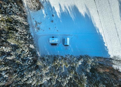 an aerial view of a pool of water next to the ocean at SZUMI ROSA in Majdan