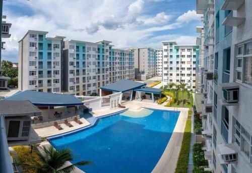 an overhead view of a swimming pool in a apartment building at Cozy & near Airport, Mall & Samal Island in Davao City